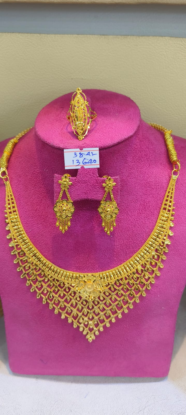 Gold Jewellery Set