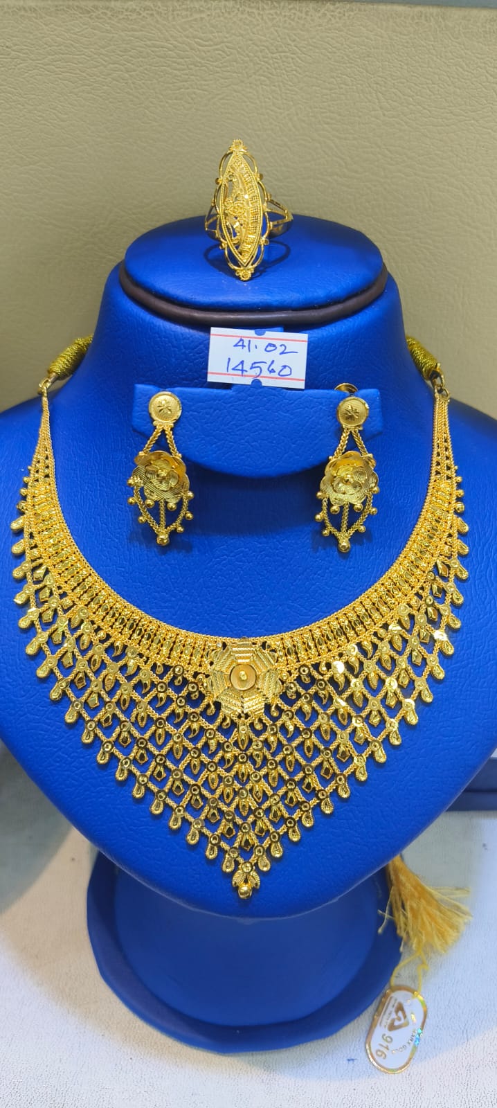 Gold Jewellery Set