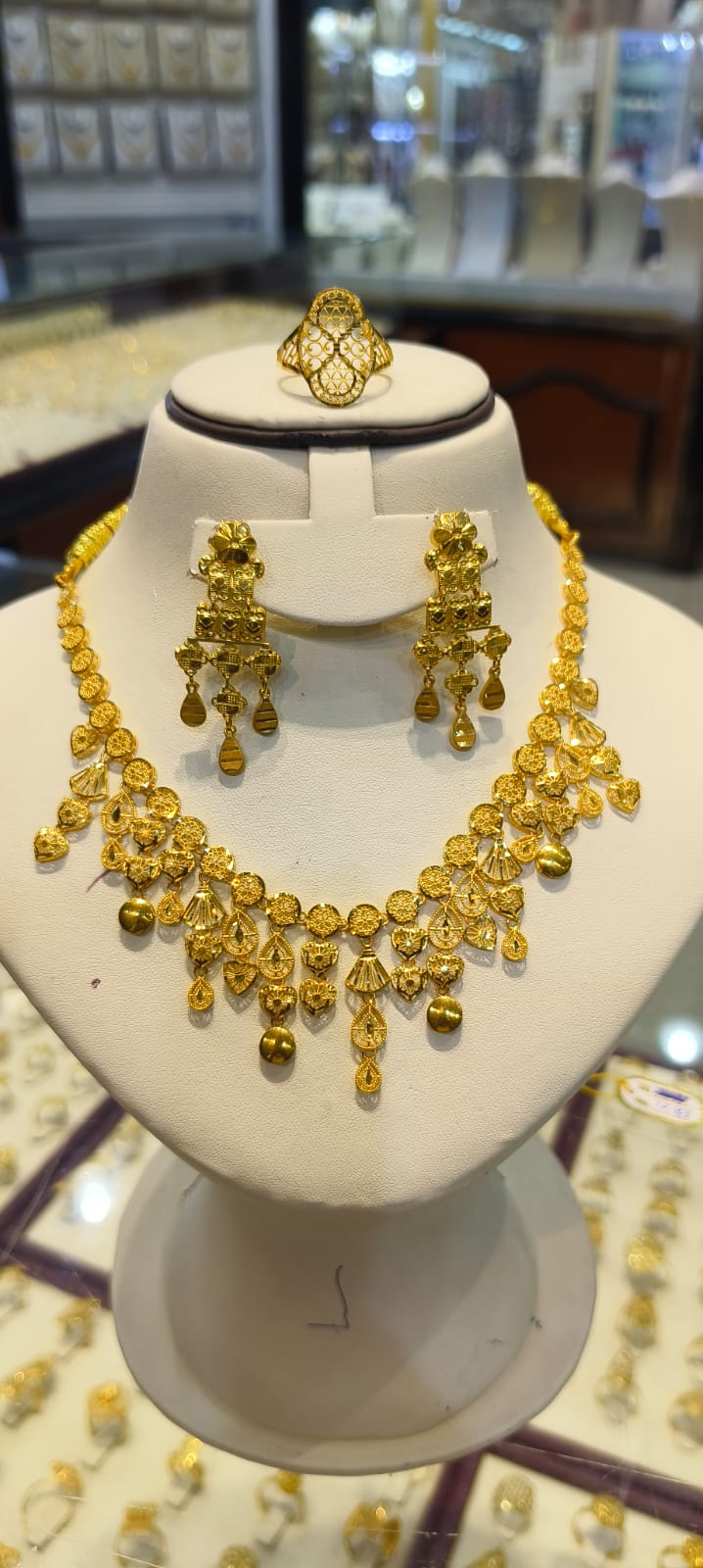 Traditional Gold Jewellery Set – Necklace, Earrings & Ring