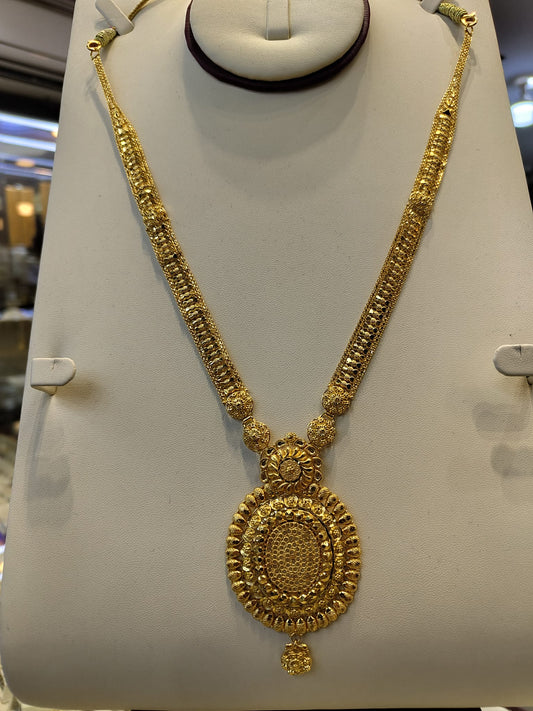 Round Pattern Necklace – Traditional Jewelry Design for Women